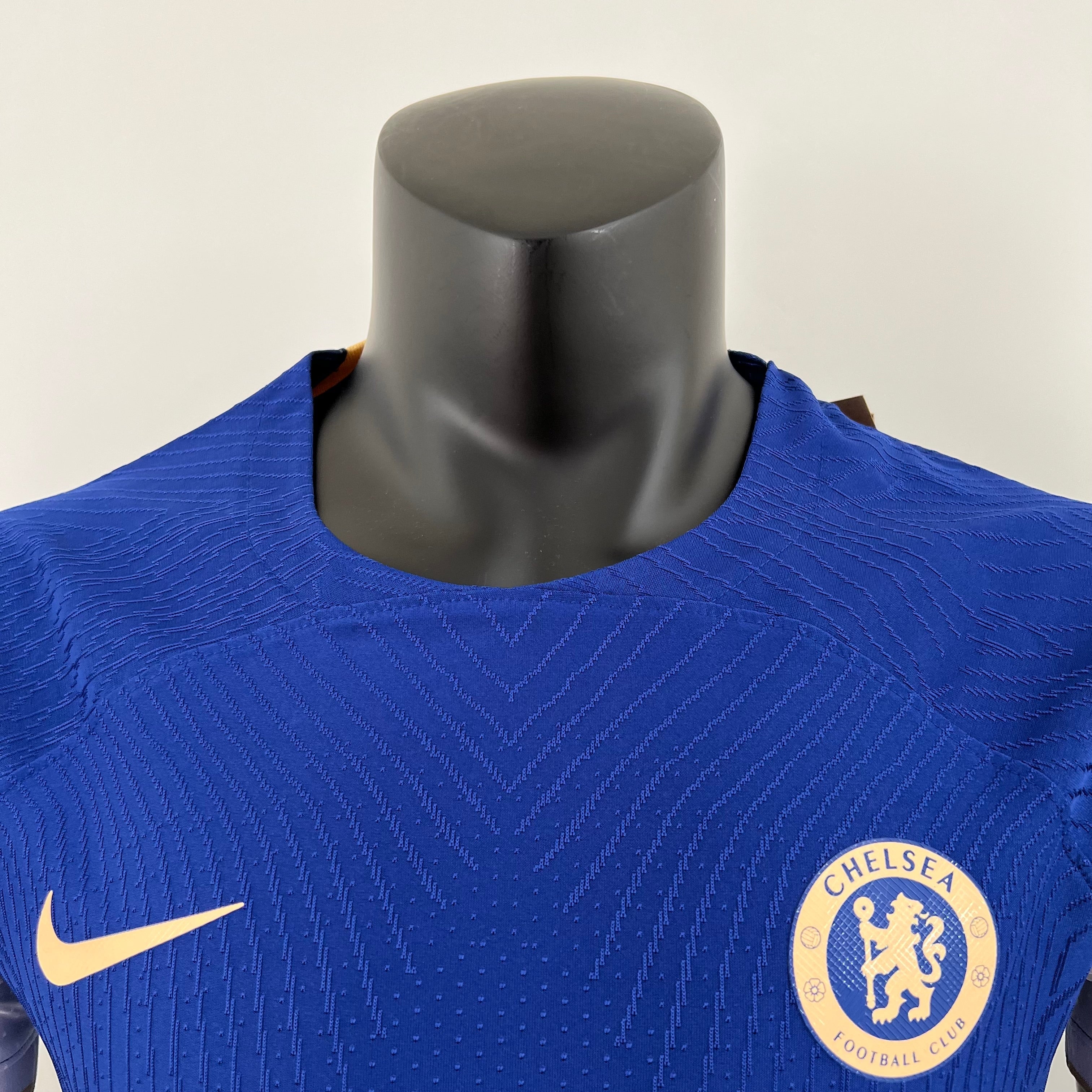 Chelsea met sponsor I 23/24 (spelersversie)